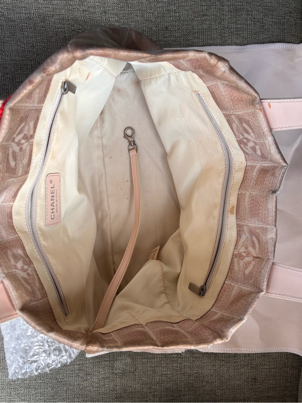 Elegant Chanel Metallic Blush Pink Tote with Subtle Monogram Design - Picture 2 of 8
